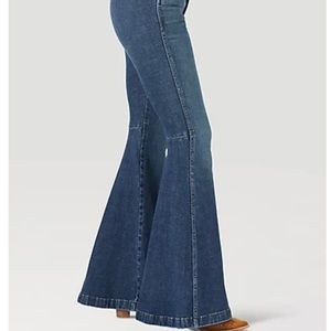THE WRANGLER RETRO JEAN WOMEN'S HIGH RISE TRUMPET FLARE